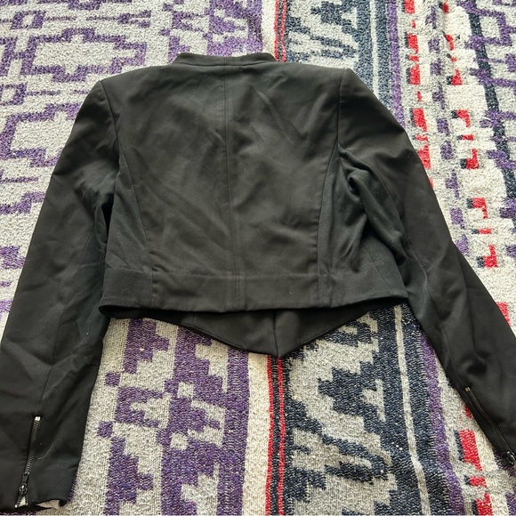 Alice + Olivia black cropped asymmetrical blazer - Picture 9 of 10